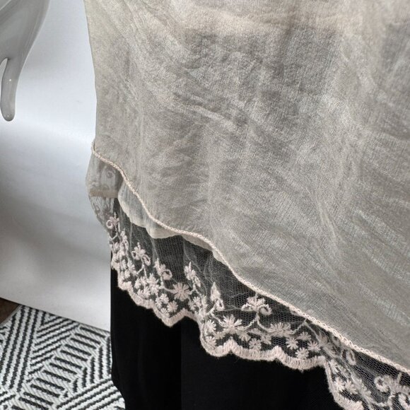 Sheer Beige Blouse With Embroidered Hem & 3/4 Sleeves By Prontomoda Giusy - Picture 13 of 16